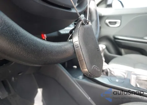 2025 Kia K4 Lxs z USA, uszkodzony, nr VIN 3KPFT4DE7SE114778